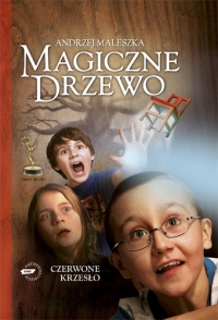 Magiczne drzewo. Czerwone krzesło