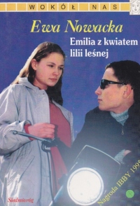 Emilia z kwiatem lilii leśnej