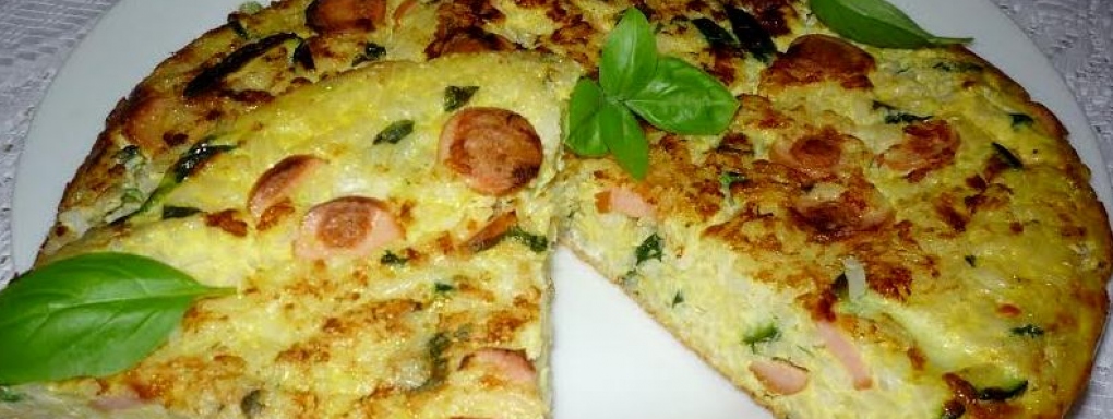 Omlet ryżowy z cukinią i parówkami